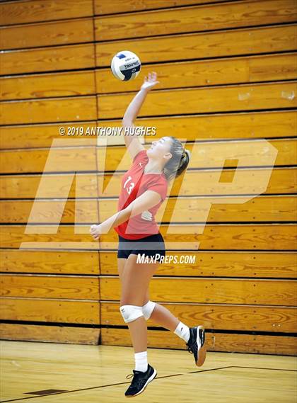 Thumbnail 2 in Mineola vs. South Side (Long Beach Invitational) photogallery.