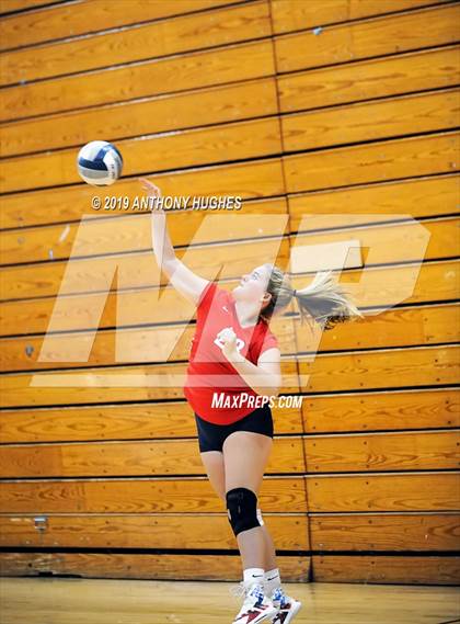 Thumbnail 2 in Mineola vs. South Side (Long Beach Invitational) photogallery.