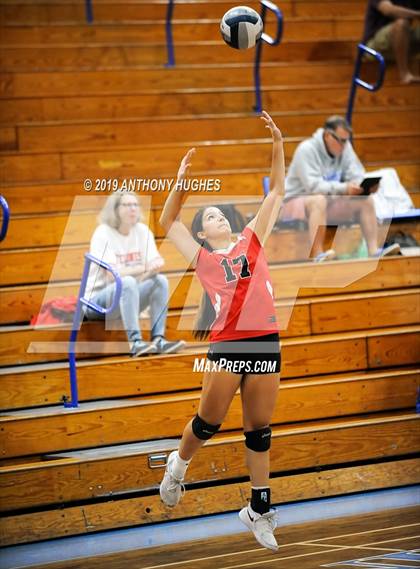 Thumbnail 3 in Mineola vs. South Side (Long Beach Invitational) photogallery.