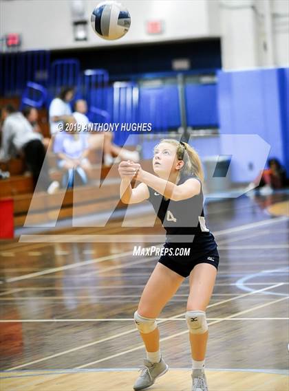 Thumbnail 2 in Mineola vs. South Side (Long Beach Invitational) photogallery.