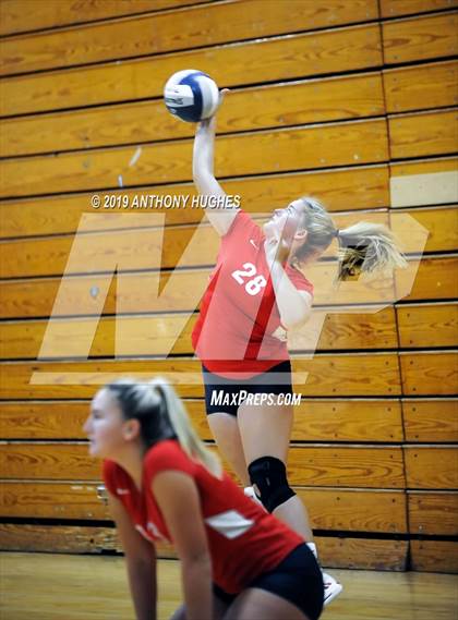 Thumbnail 1 in Mineola vs. South Side (Long Beach Invitational) photogallery.