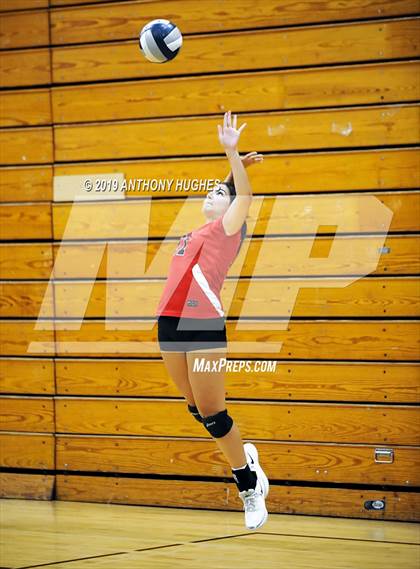 Thumbnail 3 in Mineola vs. South Side (Long Beach Invitational) photogallery.