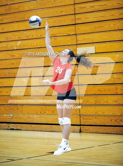 Thumbnail 3 in Mineola vs. South Side (Long Beach Invitational) photogallery.