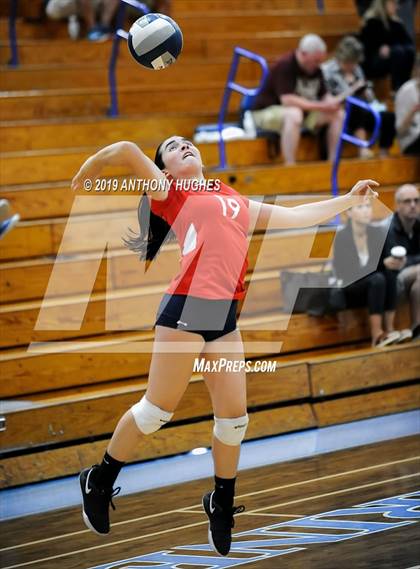 Thumbnail 3 in Mineola vs. South Side (Long Beach Invitational) photogallery.