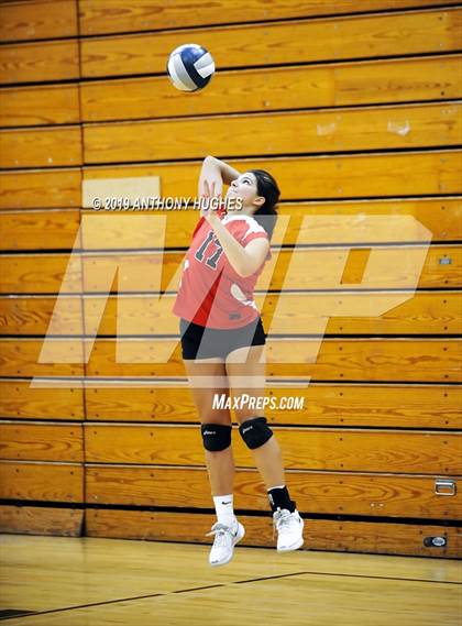 Thumbnail 1 in Mineola vs. South Side (Long Beach Invitational) photogallery.