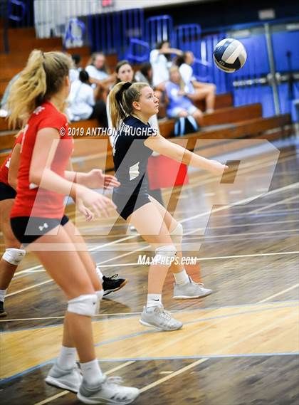 Thumbnail 3 in Mineola vs. South Side (Long Beach Invitational) photogallery.