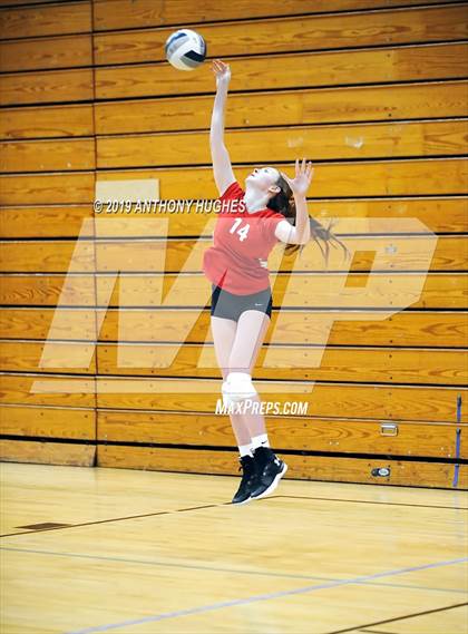 Thumbnail 3 in Mineola vs. South Side (Long Beach Invitational) photogallery.