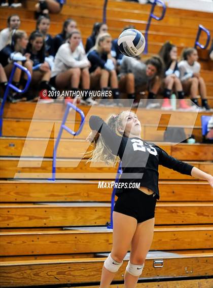 Thumbnail 1 in Mineola vs. South Side (Long Beach Invitational) photogallery.