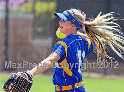 Thumbnail 1 in Linden vs. Hughson (CIF SJS D5 Final) photogallery.