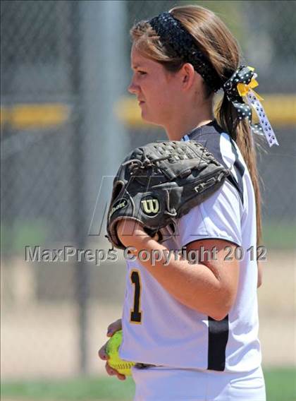 Thumbnail 1 in Linden vs. Hughson (CIF SJS D5 Final) photogallery.