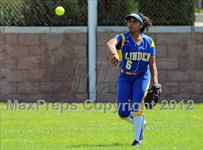Thumbnail 1 in Linden vs. Hughson (CIF SJS D5 Final) photogallery.