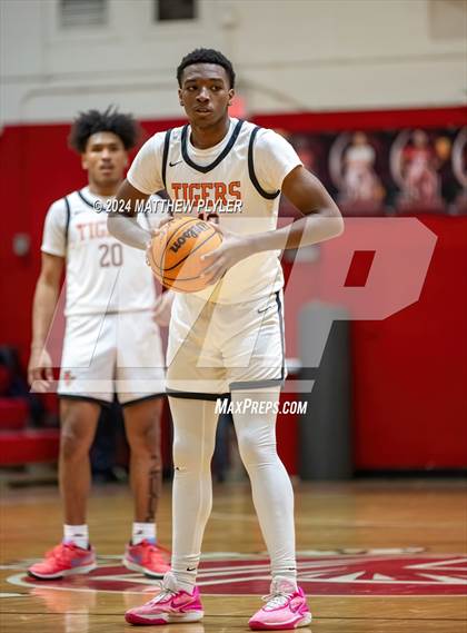Thumbnail 2 in South View vs. Cape Fear (United 8 Conference Tournament - First Round) photogallery.