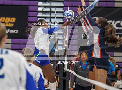 Thumbnail 2 in Xavier College Prep vs. Chaminade (Durango Fall Classic) photogallery.