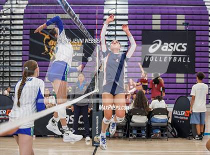 Thumbnail 3 in Xavier College Prep vs. Chaminade (Durango Fall Classic) photogallery.