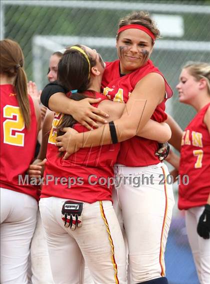 Thumbnail 2 in Olean v. Dobbs Ferry (NYSPHSAA Class B Semifinal) photogallery.