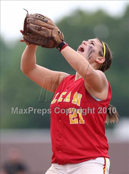 Thumbnail 1 in Olean v. Dobbs Ferry (NYSPHSAA Class B Semifinal) photogallery.