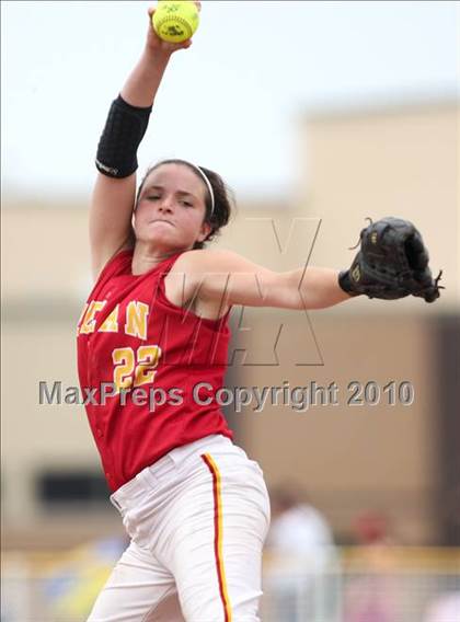 Thumbnail 2 in Olean v. Dobbs Ferry (NYSPHSAA Class B Semifinal) photogallery.