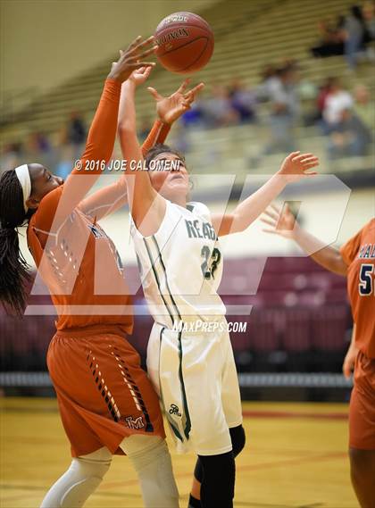 Thumbnail 1 in Madison vs Reagan [Ronald] photogallery.