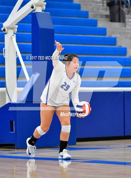 Thumbnail 2 in Rogers vs Conway  (AAA 7A 2nd Round Playoff) photogallery.