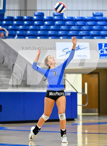 Thumbnail 1 in Rogers vs Conway  (AAA 7A 2nd Round Playoff) photogallery.