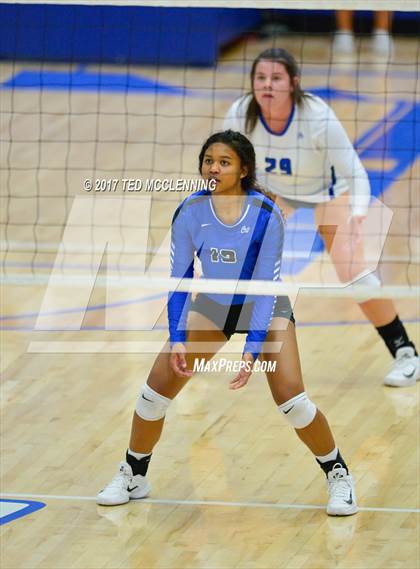 Thumbnail 3 in Rogers vs Conway  (AAA 7A 2nd Round Playoff) photogallery.