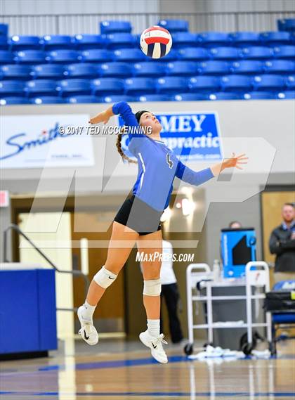 Thumbnail 2 in Rogers vs Conway  (AAA 7A 2nd Round Playoff) photogallery.