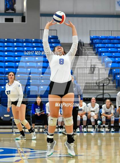 Thumbnail 2 in Rogers vs Conway  (AAA 7A 2nd Round Playoff) photogallery.