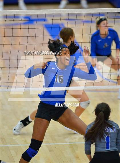 Thumbnail 3 in Rogers vs Conway  (AAA 7A 2nd Round Playoff) photogallery.