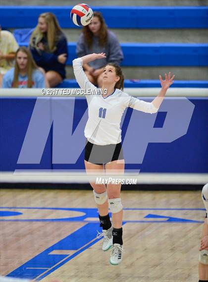 Thumbnail 3 in Rogers vs Conway  (AAA 7A 2nd Round Playoff) photogallery.