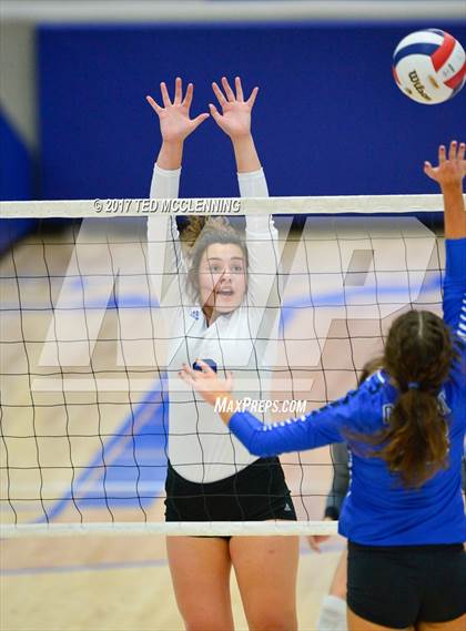 Thumbnail 2 in Rogers vs Conway  (AAA 7A 2nd Round Playoff) photogallery.