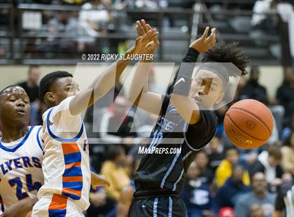 Thumbnail 3 in East St. Louis vs. Hillcrest(Midwest Showdown Shootout@ Ritenour) photogallery.