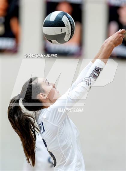 Thumbnail 1 in Vista del Lago @ Whitney photogallery.