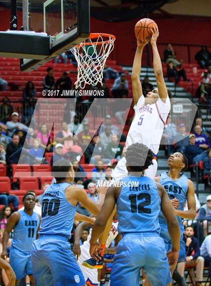 Thumbnail 2 in Belleville East vs. East St. Louis photogallery.