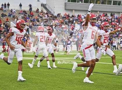 Thumbnail 2 in North Shore vs. Atascocita (UIL Football 6A D1 Quarterfinal) photogallery.