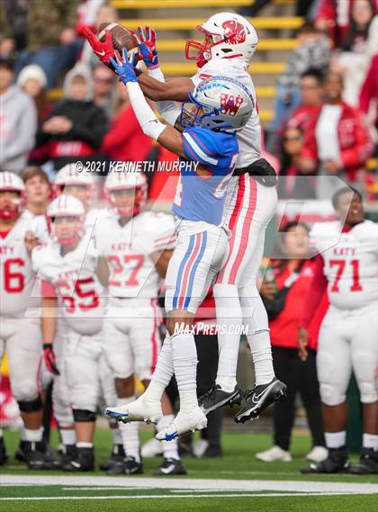 Thumbnail 2 in Westlake vs Katy UIL 6A D2 Semi-Final Playoff photogallery.