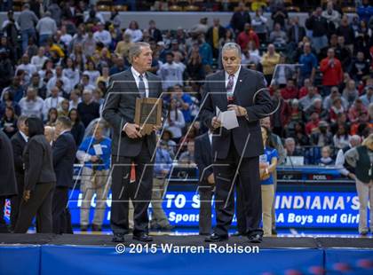 Thumbnail 3 in Marquette Catholic vs. Barr-Reeve (IHSAA 1A Final) photogallery.