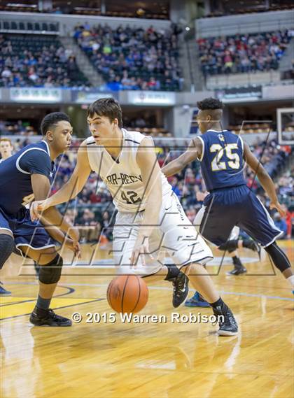 Thumbnail 2 in Marquette Catholic vs. Barr-Reeve (IHSAA 1A Final) photogallery.