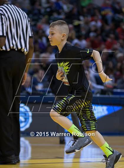 Thumbnail 2 in Marquette Catholic vs. Barr-Reeve (IHSAA 1A Final) photogallery.