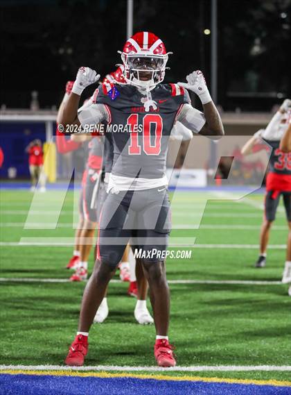 Thumbnail 2 in St. John Bosco vs Mater Dei photogallery.