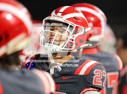 Thumbnail 2 in St. John Bosco vs Mater Dei photogallery.