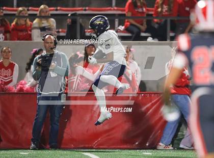 Thumbnail 3 in St. John Bosco vs Mater Dei photogallery.