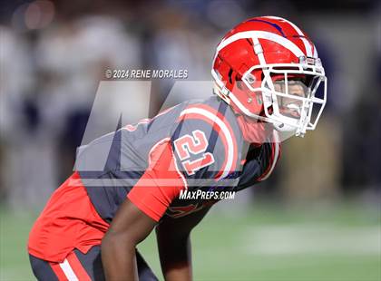 Thumbnail 2 in St. John Bosco vs Mater Dei photogallery.
