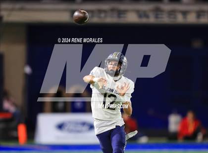 Thumbnail 2 in St. John Bosco vs Mater Dei photogallery.