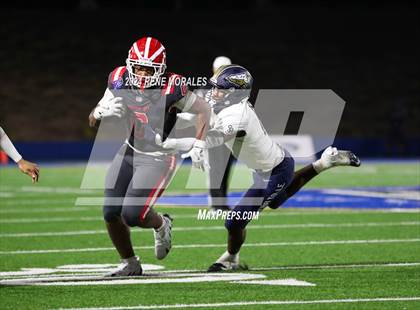 Thumbnail 2 in St. John Bosco vs Mater Dei photogallery.