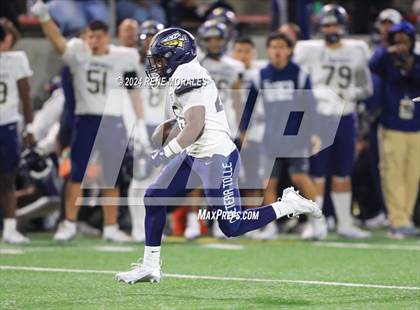 Thumbnail 2 in St. John Bosco vs Mater Dei photogallery.