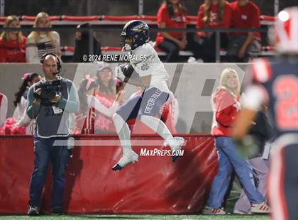 Thumbnail 2 in St. John Bosco vs Mater Dei photogallery.