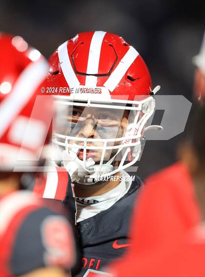 Thumbnail 3 in St. John Bosco vs Mater Dei photogallery.