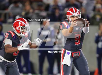 Thumbnail 2 in St. John Bosco vs Mater Dei photogallery.