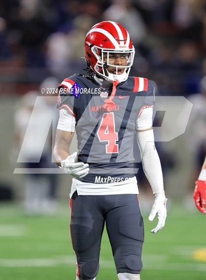 Thumbnail 2 in St. John Bosco vs Mater Dei photogallery.