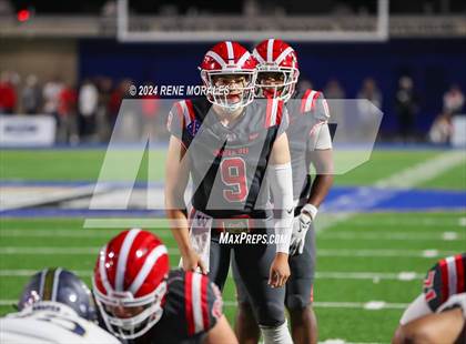 Thumbnail 3 in St. John Bosco vs Mater Dei photogallery.